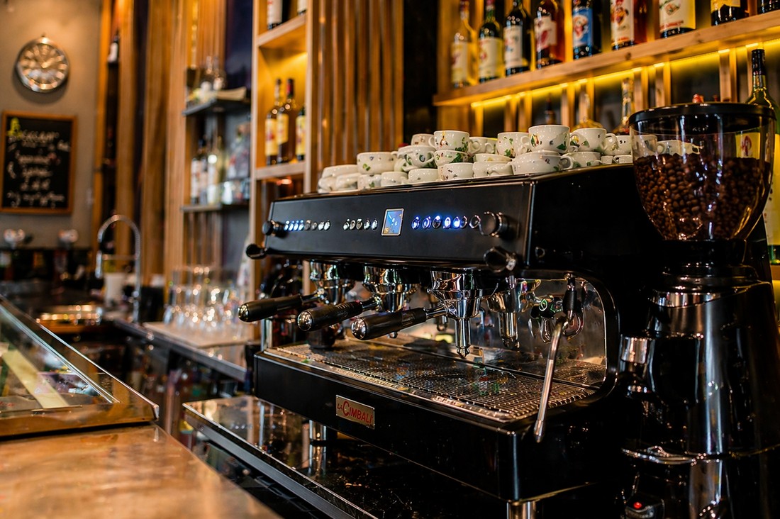 I bar a Nuoro: storia, identità e socialità. Dal Tettamanzi al Bar La Stazione