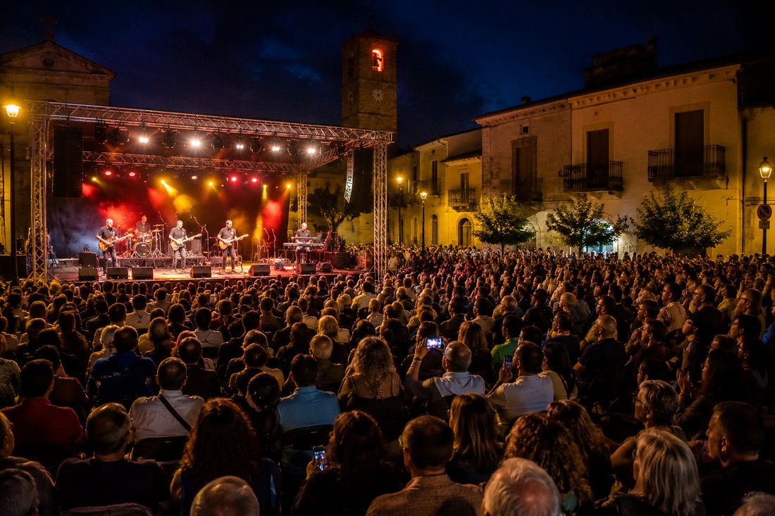 I Nomadi a Bono, quando la musica porta turismo nei piccoli centri