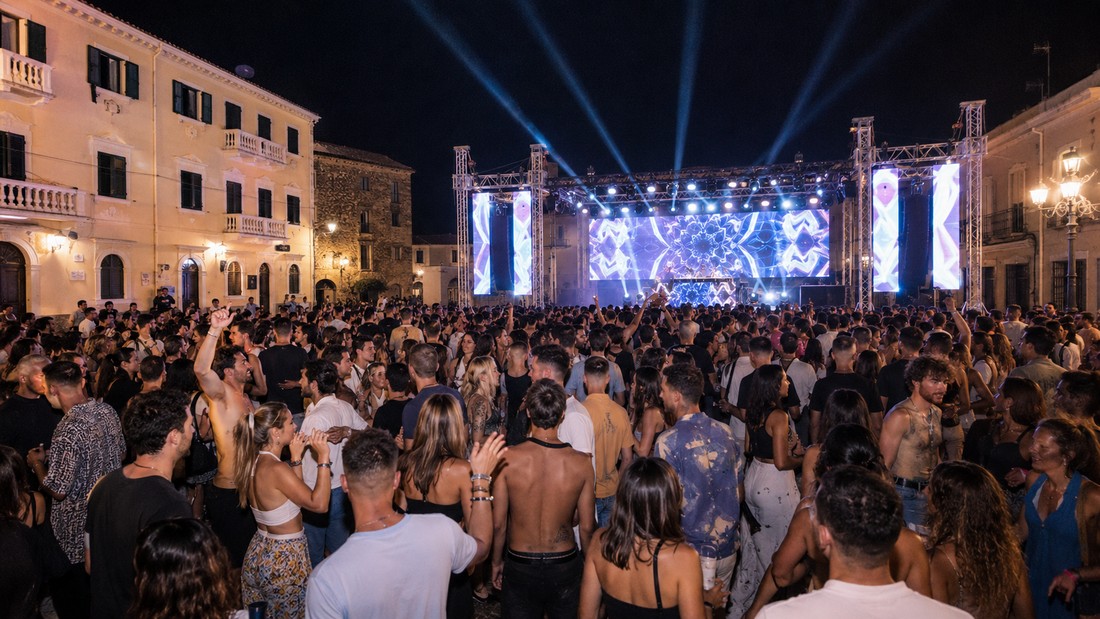 DJ SPYNE, l'energia dance che accende le piazze della Sardegna